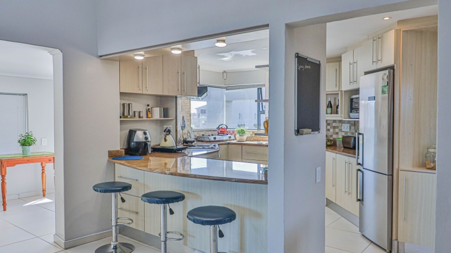 4 Bedroom Property for Sale in Perlemoenbaai Western Cape